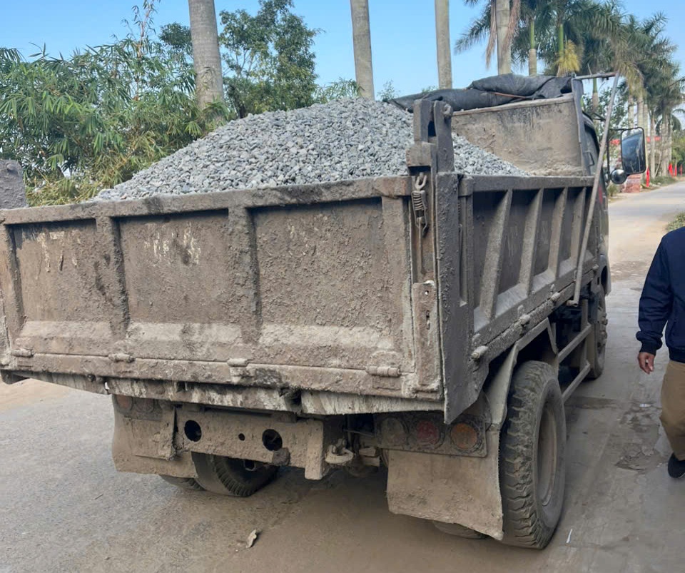 Công an xã Hồng Châu đã phát hiện, xử lý 05 vụ việc thuộc lĩnh vực kinh tế, môi trường